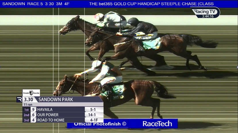 RacingTV's tweet photo. Fine margins at the finish after running over three and a half miles! https://t.co/C35cE9ojTs