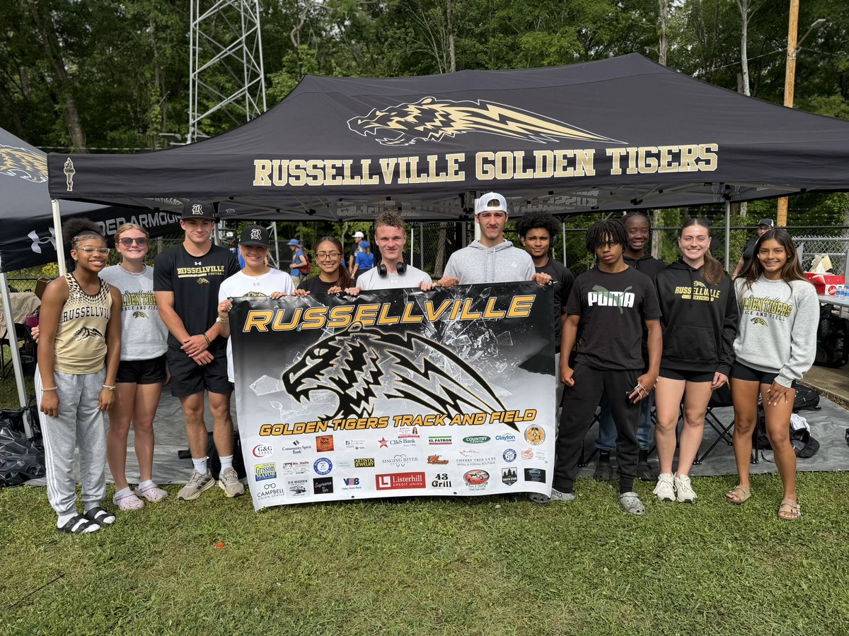 RVLtrack_field's tweet photo. 📸 SPONSOR SPOTLIGHT 📸 

THANK YOU to our community sponsors. None of this is possible with you!!! We thank you for your support and here’s to all the athletes competing for a state spot this weekend. 

#fly #goldooded https://t.co/hP70kKcTbE