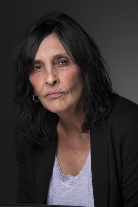 CSaizar's tweet photo. Ha muerto @rossanareguillo una inteligencia admirable que supo leer el miedo como gramática política, la violencia como lenguaje y a los jóvenes como profecía. 
Autora de una obra que exigió pensar. 
Descansa en paz, querida amiga, https://t.co/ga1vGl1pvQ