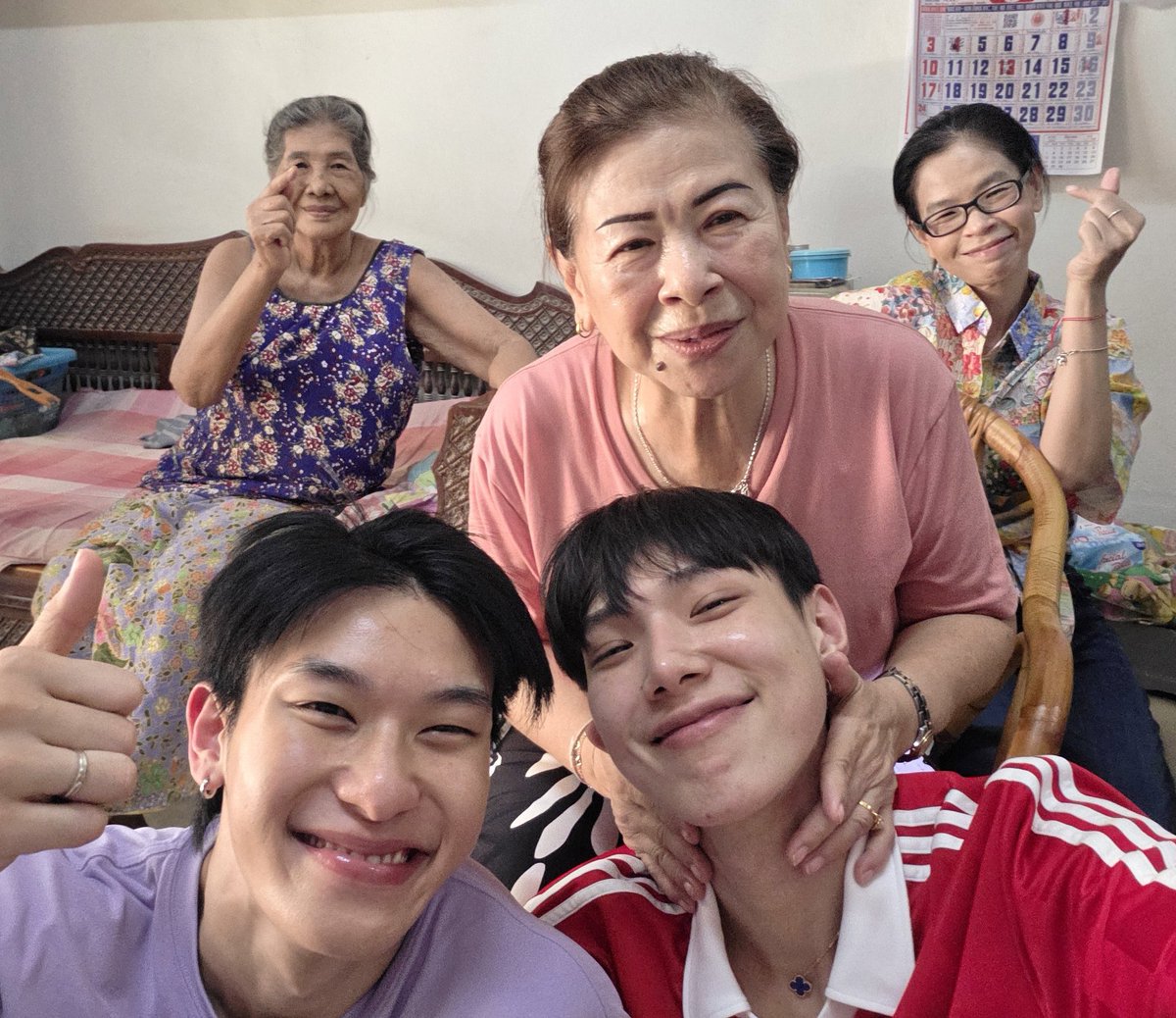 eonyaw *' `*: •☆ εїз tweet media