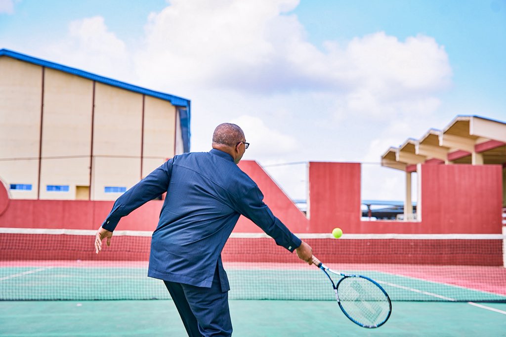 SimpleTech247's tweet photo. I've never seen a man so selfless as H.E Peter Obi 😌 https://t.co/WhpG6hXHXk