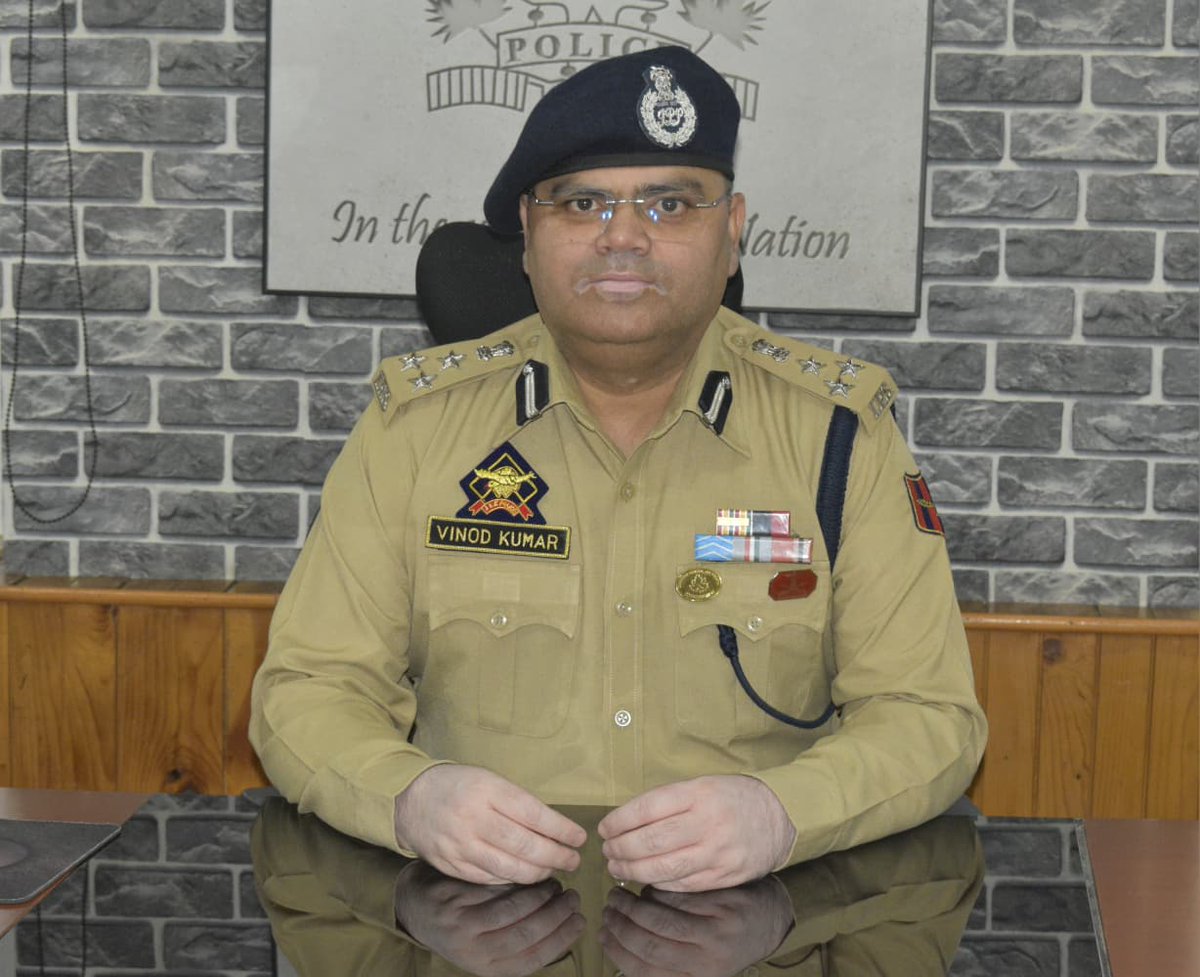 dig_north's tweet photo. Dr. Vinod Kumar- IPS today assumed charge as Deputy Inspector General of Police, North Kashmir Range. @JmuKmrPolice @KashmirPolice @HandwaraP @KupwaraCops @BaramullaPolice @bandiporapolice @SoporePolice https://t.co/DXm8yBraKX