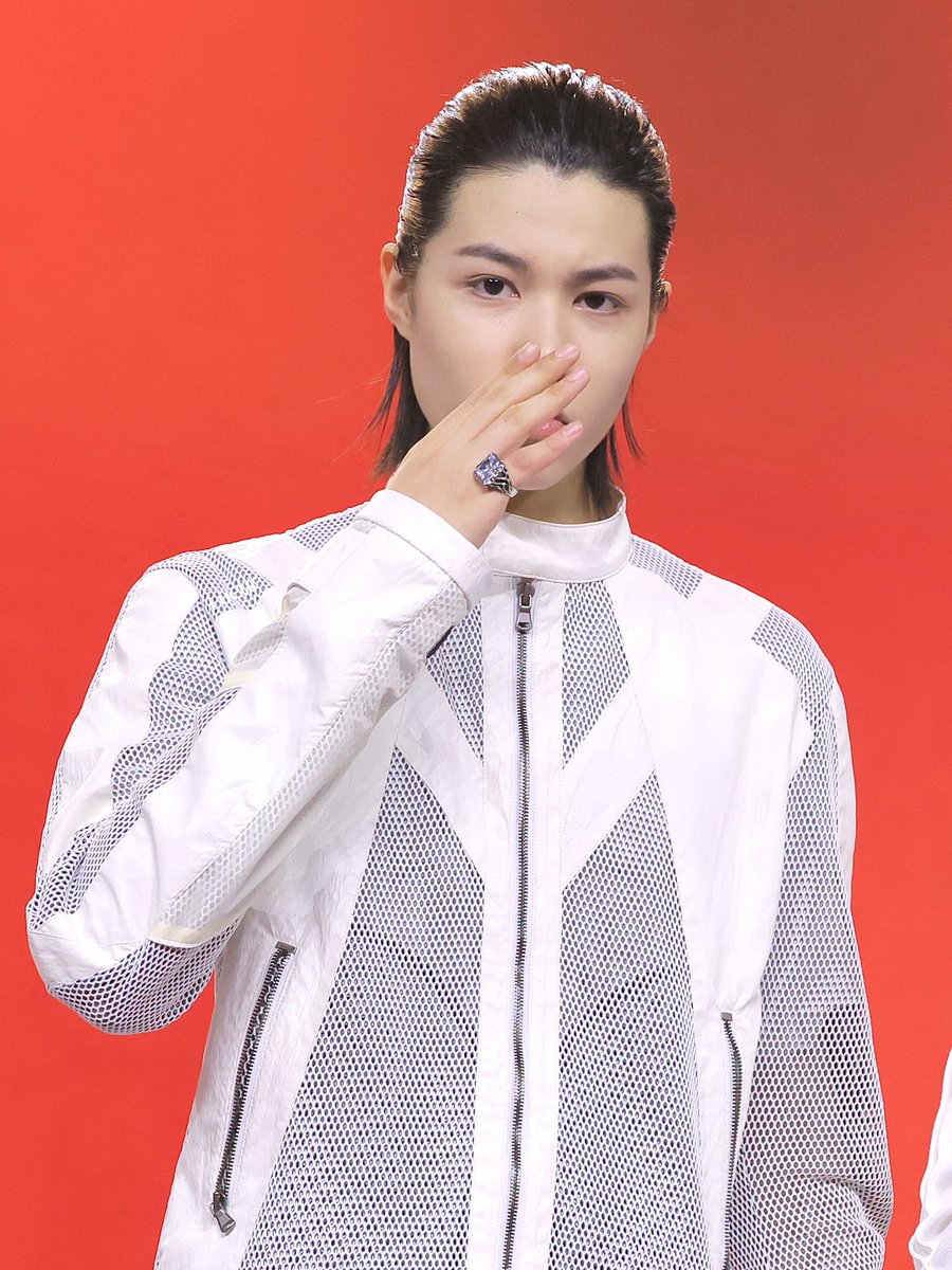 Louis_ismyLueur's tweet image. 260425 WIEA
fly kiss
#LOUIS #루이
#LNGSHOT #롱샷