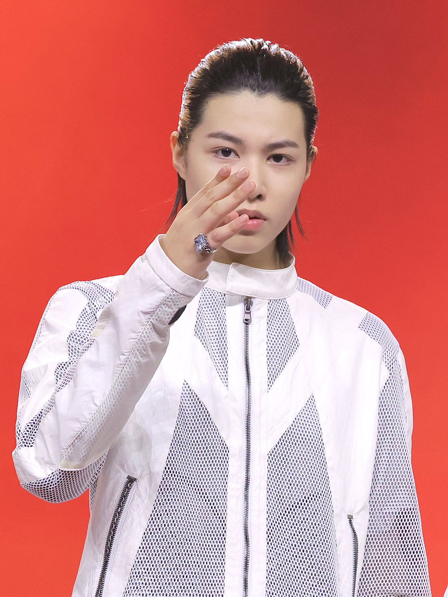 Louis_ismyLueur's tweet image. 260425 WIEA
fly kiss
#LOUIS #루이
#LNGSHOT #롱샷