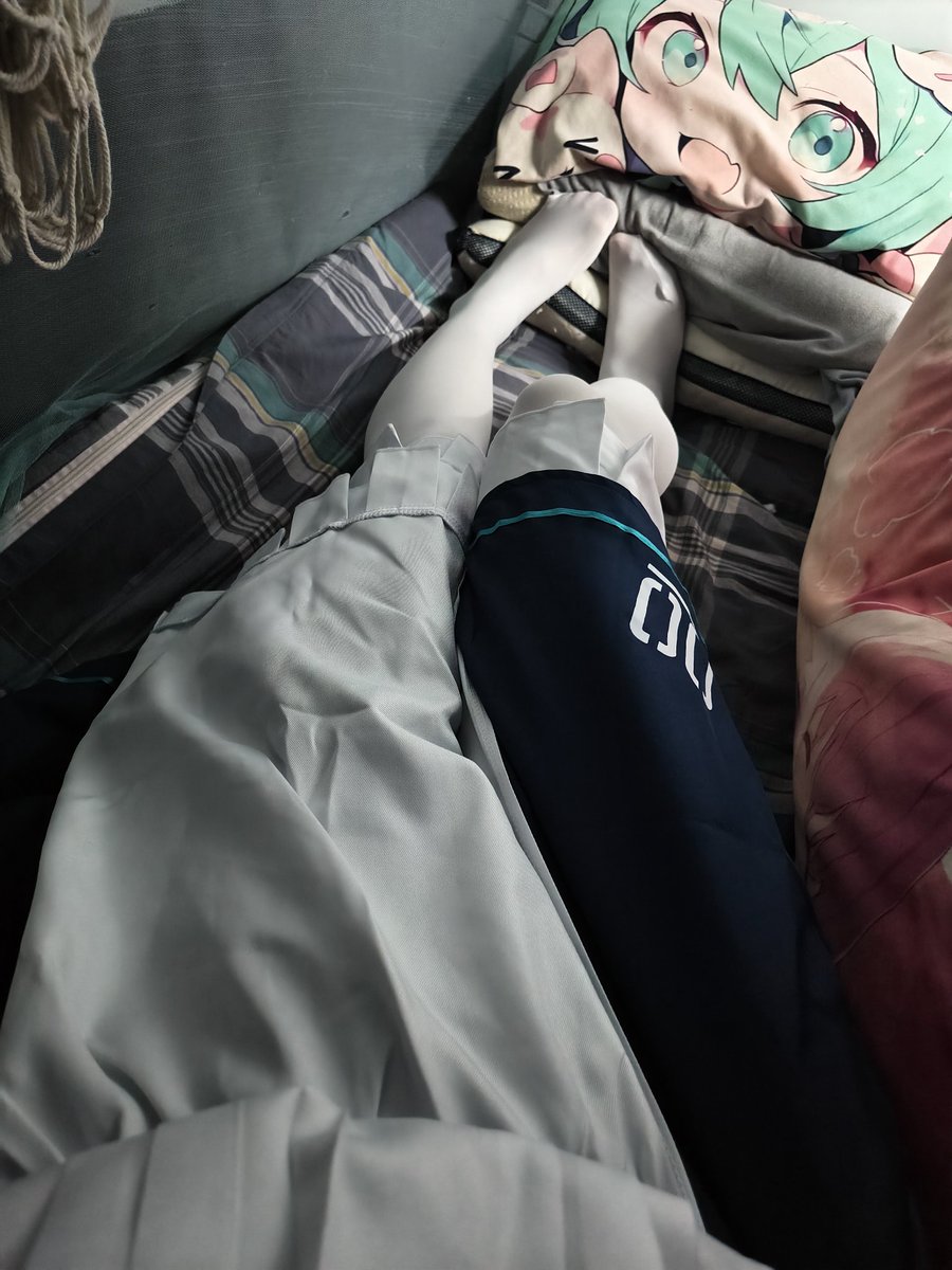 icecream5327's tweet image. 下周穿小桃cos，试衣腿子图
#ba #才羽桃井 #男娘 #cos #白丝