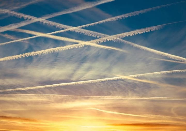 DELTA9_DELTA9's tweet image. beautiful sky they say🤣 #geoengineering