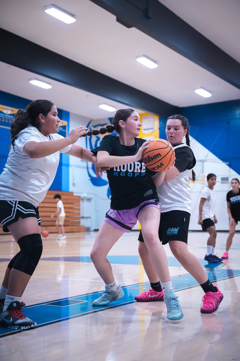 MadelaineO2030's tweet image. Some recent pics from Moore Hoops practice
@NDKnightsWBB @coachjena55 @NDAthleticsSO
@lvlupbasketball @coachmiamoore @MaxPreps
@PGHCalifornia @PrepGirlsHoops @JrAllStarBB
@JrAllStarCal @NikeGirlsEYBL @Nike @DICKS #KnightLife