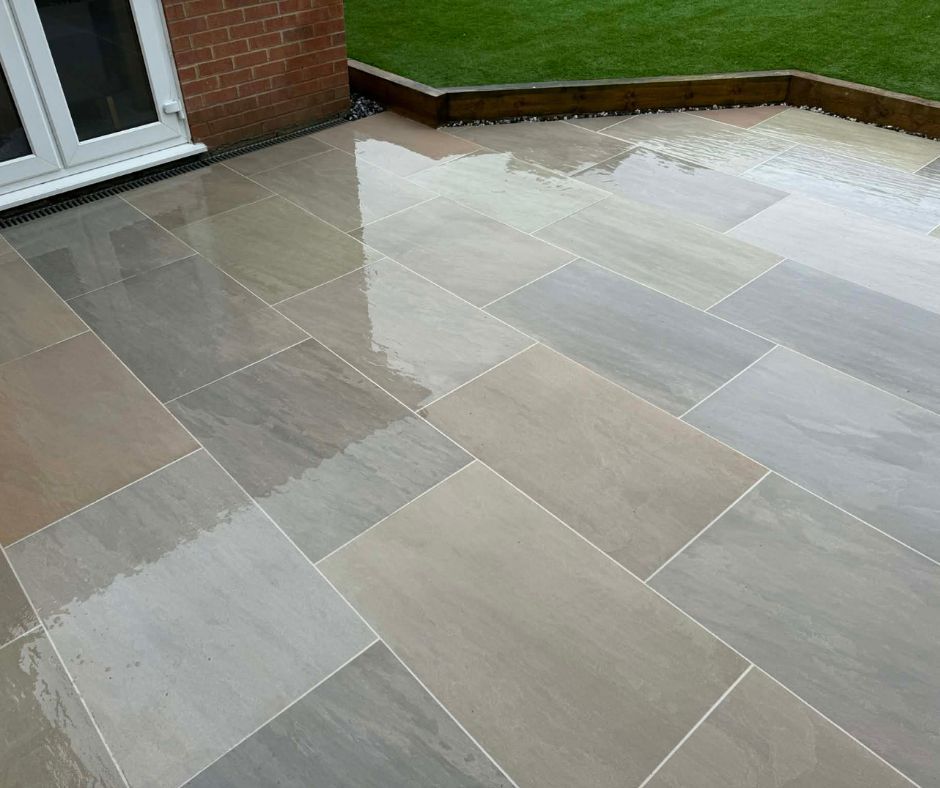 PSD_UK_LTD's tweet image. This Raj Green porcelain patio from Acre Driveways &amp;amp; Patios has the beauty of natural stone 💫 and all the benefits of porcelain paving ✅ 

☎️ 01909 768 760 

#paving #landscaping #porcelain #raj #green #tiles #uk #slabs #patio #modern #pastel #pavingstonesdirect