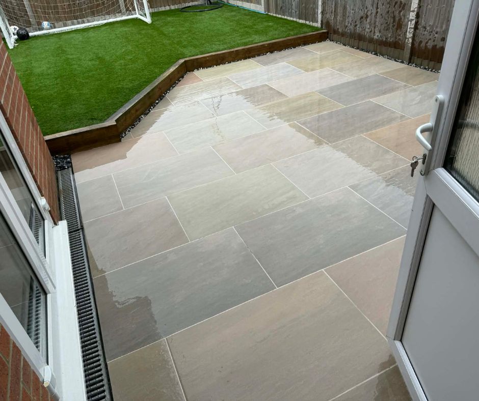 PSD_UK_LTD's tweet image. This Raj Green porcelain patio from Acre Driveways &amp;amp; Patios has the beauty of natural stone 💫 and all the benefits of porcelain paving ✅ 

☎️ 01909 768 760 

#paving #landscaping #porcelain #raj #green #tiles #uk #slabs #patio #modern #pastel #pavingstonesdirect