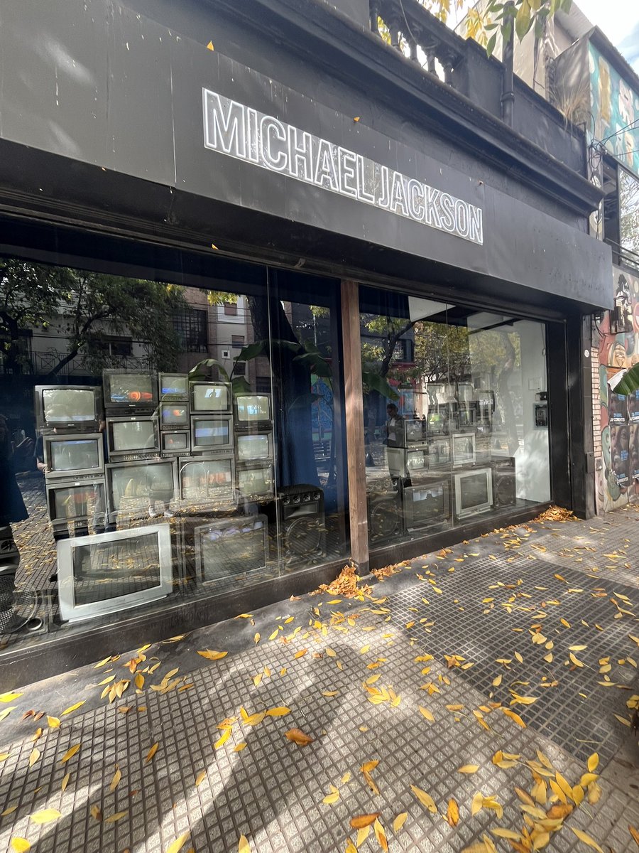 MichaelJackGOAT tweet media