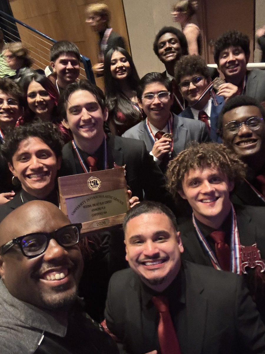 herbertoneiljr's tweet image. Congratulations to the Hempstead Theatre Company!!! They are STATE BOUND once again!!! So proud of all the students and the director for an amazing run so far! Go Bobcats!!! #HigherHeights #BeBold