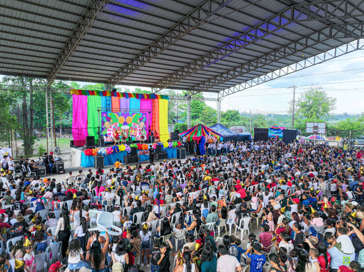 ClaroRichar's tweet photo. Vivimos un gran show lleno de alegría en la celebración del #DíadelNiño 🎈

Más de 2.000 niños disfrutaron de este maravilloso evento, compartiendo sonrisas, juegos y momentos inolvidables. Gracias a cada uno de los niños y a los papitos que hicieron el esfuerzo de acompañarnos y ser parte de esta hermosa actividad.

¡Feliz Día del Niño!