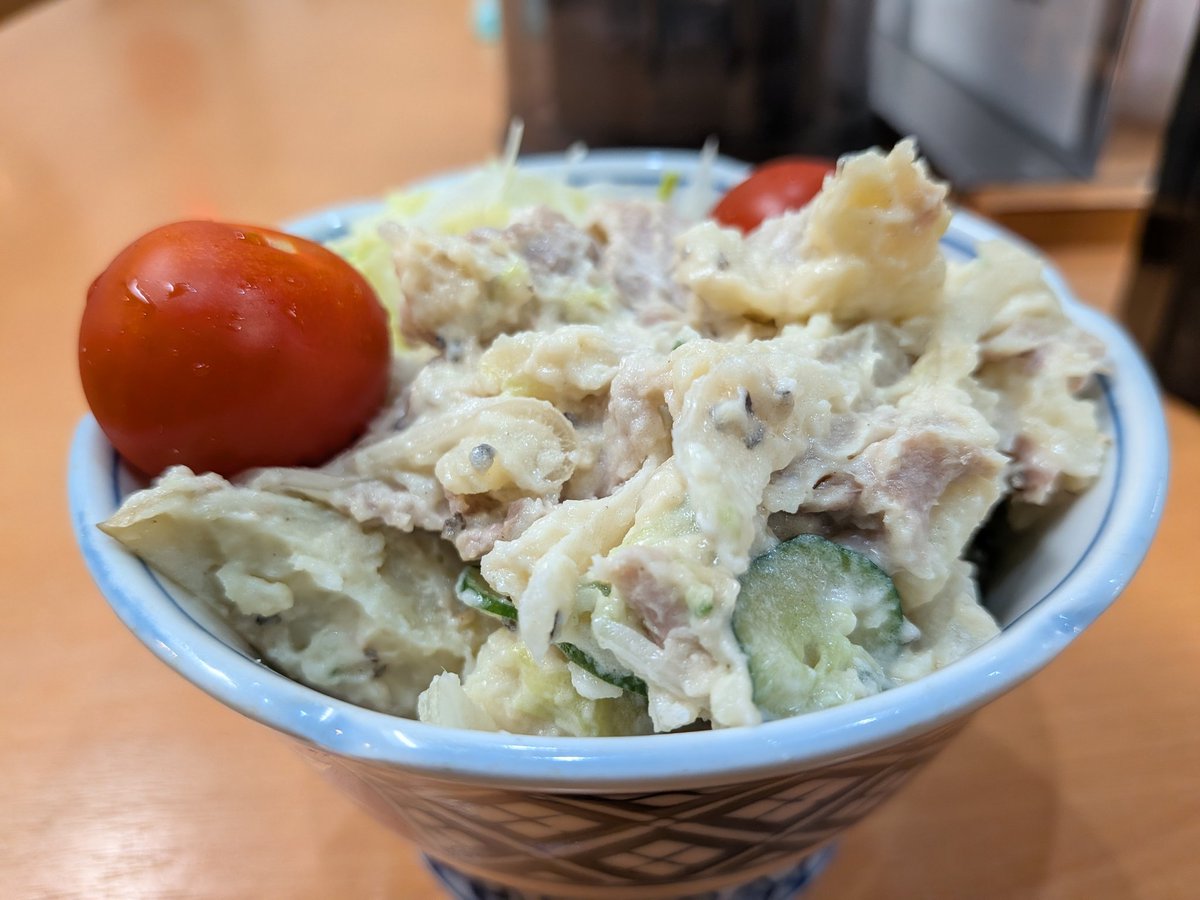 🍜毘沙門　夜の部🍜
刺身の盛り合わせ『イシダイ、アジ、ヒラマサ』😋カキフライ😋ポテトサラダ😋うーん🤔おかわりっ‼️
#湘南乃海 #毘沙門 #平塚グルメ #神奈川グルメ #湘南グルメ #湘南ラーメン #刺身盛り合わせ #カキフライ #ポテトサラダ