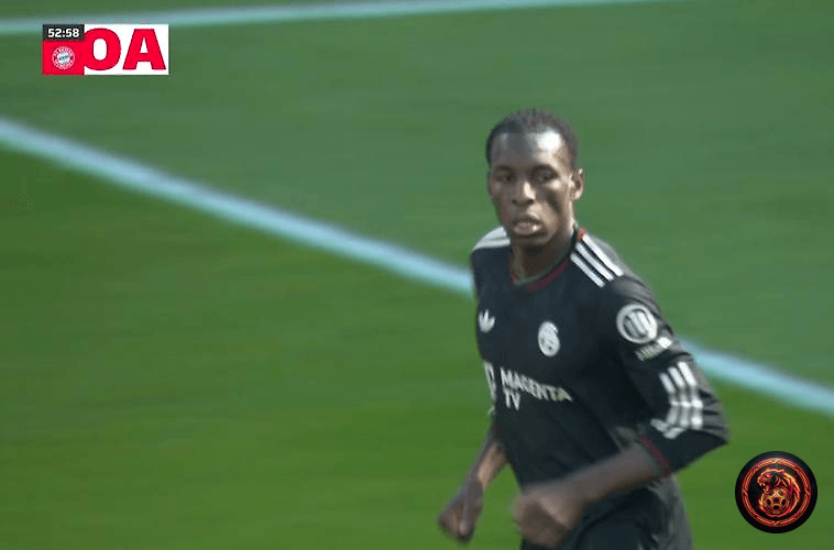 FootballGoalFC's tweet image. 🚨 𝗕𝗥𝗘𝗔𝗞𝗜𝗡𝗚 

3-1 - GOOOOOAAAAAAAAAALLLLLLLLL NICOLAS JACKSON! ⚽  
The former Chelsea striker reduces the deficit!  
Harry Kane and Michael Olise have also been subbed on!  

The comeback is on!  

Can they pull off the impossible? 🤔  
#Football #Comeback #EVELIV