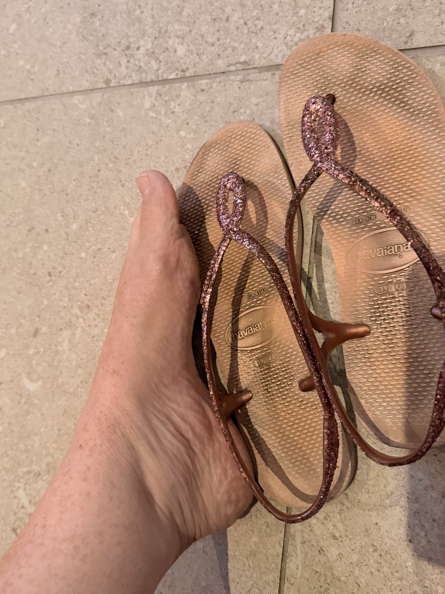 mzshal's tweet photo. Been for a little walk to break up my studies, now these feet are filthy

Dirt’s even caked between the toes and all over the soles.

Get on your knees and get to cleaning whilst I get on with my work! 

And if you finish to quickly you can make a start on the flip flops

@rt_feet