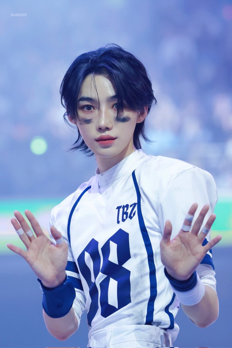 ChanheeNewWorld's tweet image. HAPPY BIRTHDAY! #뉴 #NEW 🥳🎊🎉

#찬란할_찬희의_스물아홉
#foreverWithNew
#THEBOYZ #더보이즈