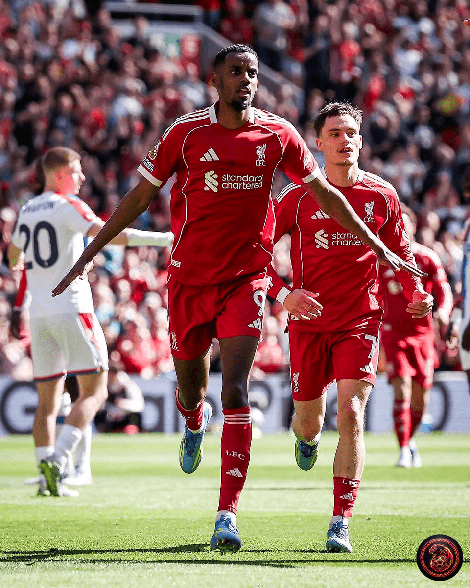 FootballGoalFC's tweet image. 🚨 𝗕𝗥𝗘𝗔𝗸𝗜𝗡𝗚  

Alexander Isak finds the net for the first time after his injury comeback! 🔥 

His return displays strength and determination!  

Is this the start of a scoring spree for Isak?  

#EVELIV #PremierLeague #Football