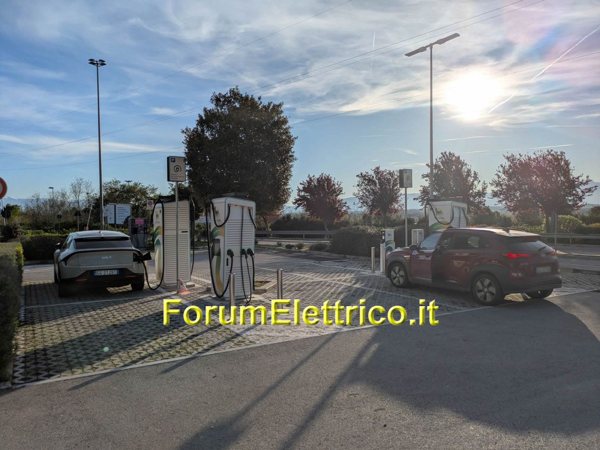 Le stazioni di ricarica Plenitude presso l'IKEA di San Giovanni Teatino CH: tutto ok fino ad almeno 238 kW e l'IKEA è aperto tutti i giorni dalle 10 alle 20 forumelettrico.it/forum/colonnin… #IKEA #SanGiovanniTeatino #chieti #PlenitudeOnTheRoad