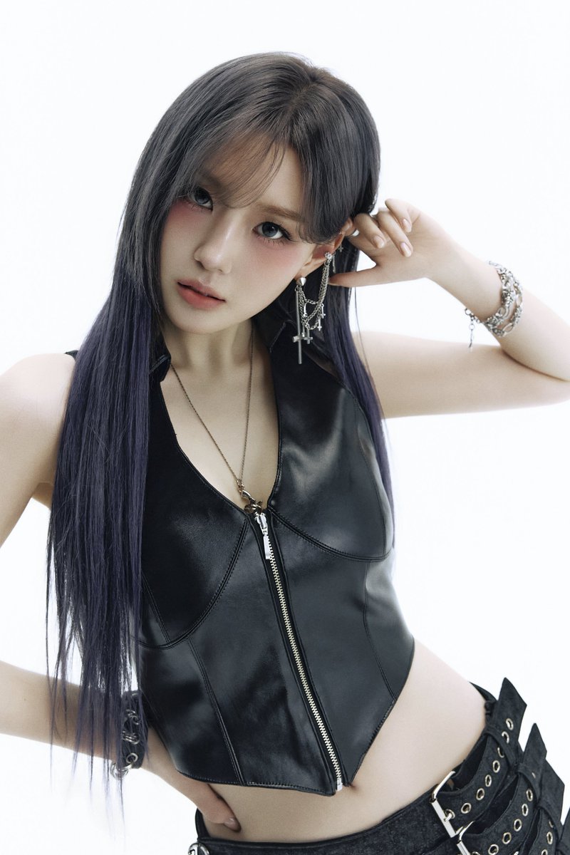 kchartsmaster's tweet photo. Happy 24th birthday to CHAEHYUN of Kep1er! https://t.co/iBT179mwHZ