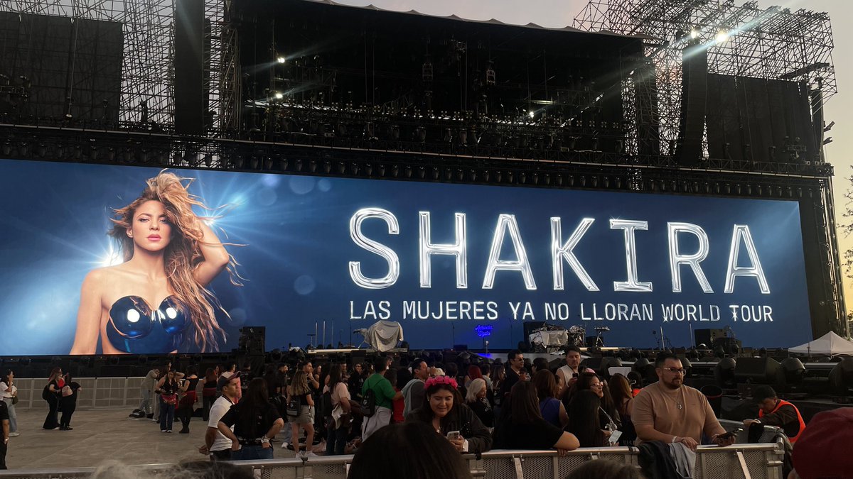 shakira charts tweet media