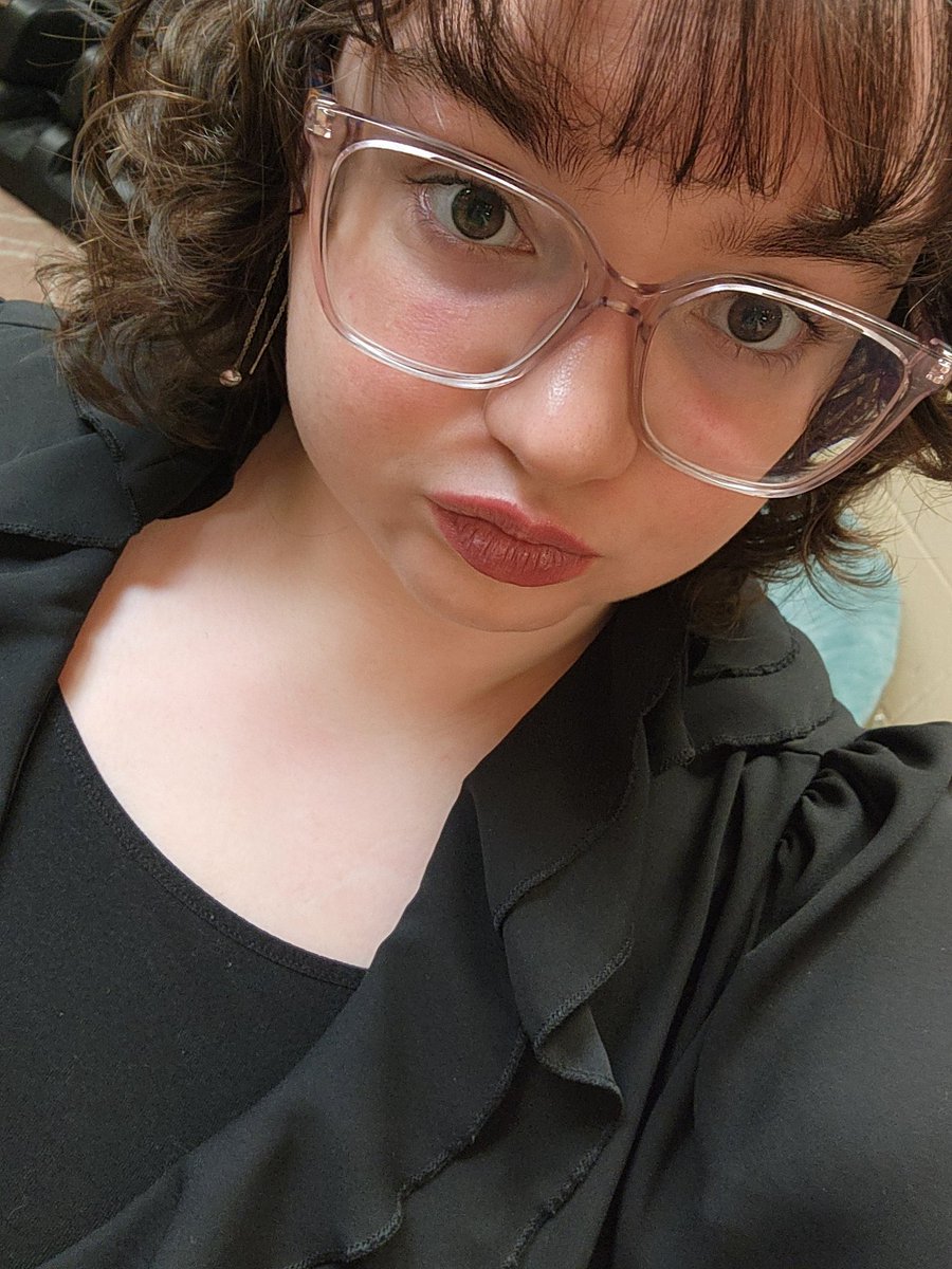 eeve on fire 🩷 tweet media