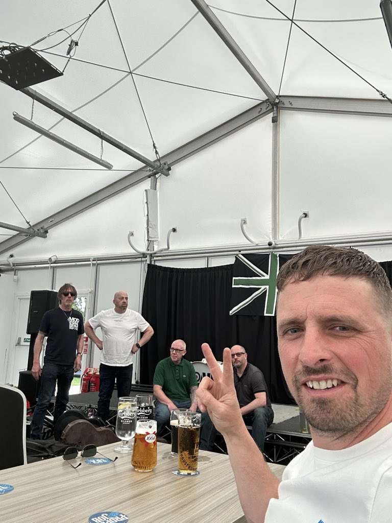 roadsidetunes's tweet image. We’ve arrived @only1argyle for Gig N1 today for the @greentaverners 💚 We will be ready for gig N2 @thecolebrookinn #plympton for 9pm. Enjoy the ☀️ #britpop #livemusic