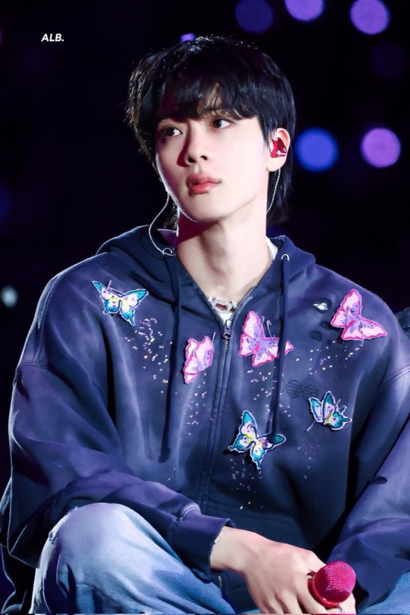 kinskay's tweet image. Let’s congratulate Jin, he has won “My1pick’s 1st Season Chart Solo K-Pop” award and will receive a trophy . Thank you to all voters.🏆 

CONGRATULATIONS JIN
#방탄소년단진 #진 #BTSJIN #JIN