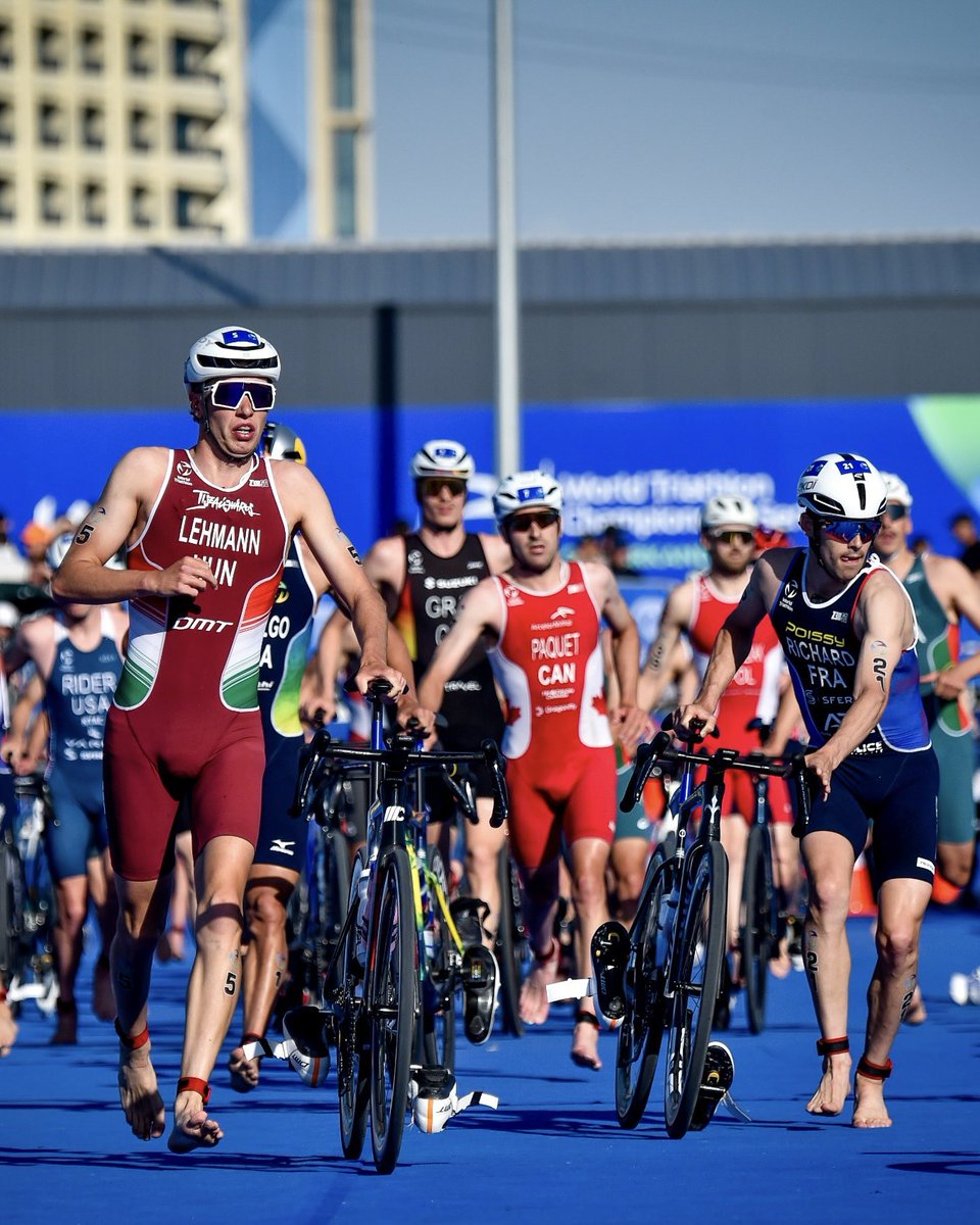 worldtriathlon's tweet image. Kicking off in style 🔥

The heat was on from start to finish here at the #WTCSSamarkand elite men’s race! 🇺🇿

#Triathlon