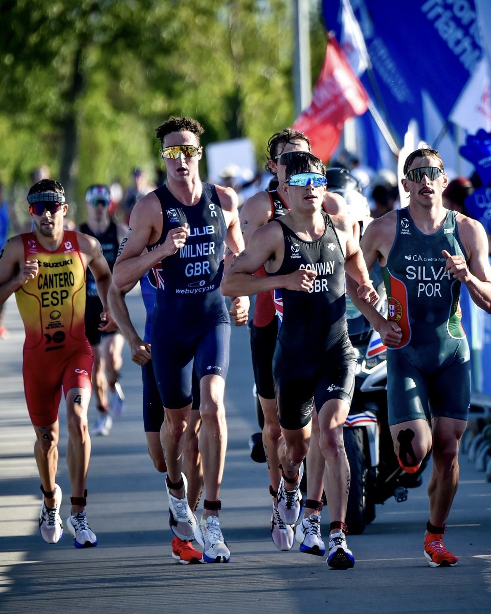worldtriathlon's tweet image. Kicking off in style 🔥

The heat was on from start to finish here at the #WTCSSamarkand elite men’s race! 🇺🇿

#Triathlon