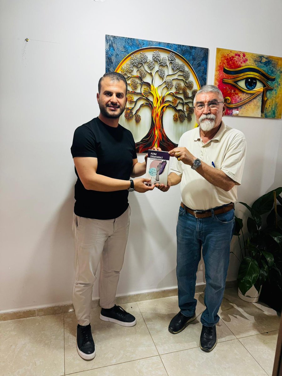 demokratiskndrn's tweet photo. KİTABIM GÖKPINAR HARİTA MÜHENDİSLİKTE
Yeni kitabım Adım DEMOKRAT''ı, Arsuz'da faaliyet gösteren, Gökpınar Harita Mühendislik işletmecisi Mustafa Gökpınar'a imzalı olarak takdim ettim. https://t.co/uOQsr2Oyo2