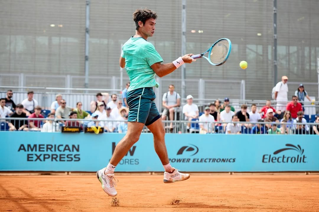 1xbet_arg's tweet photo. #Navone se quedó con el segundo set vs #Zverev 🎾 y todo se define en el tercero 😱
¡Bancá al argentino en este partidazo del #MadridOpen 🏆 ▶️ https://t.co/iNx35Kmmrn https://t.co/Z7OdjTKpzb