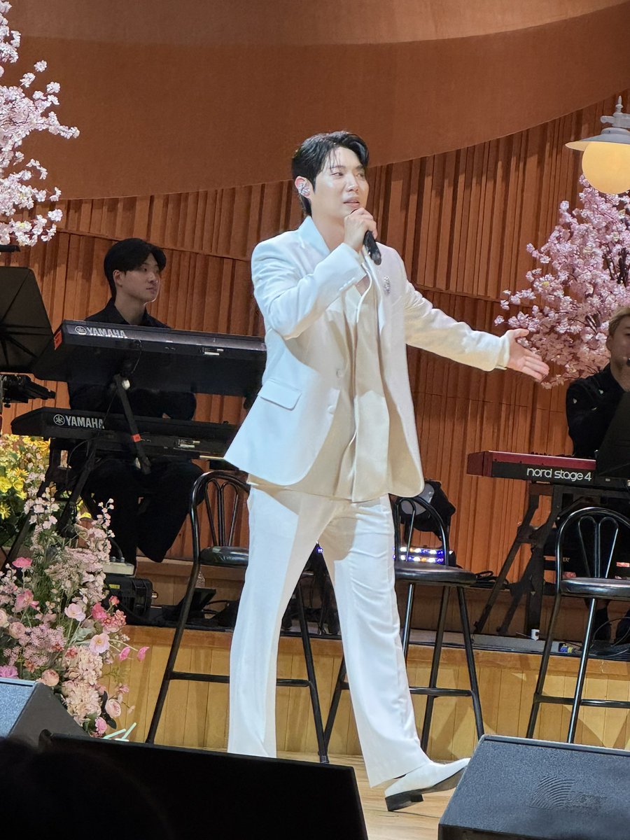 잠을 포기하고 취켓팅한 보람이 있었어
역시 너무너무너무 좋더라
