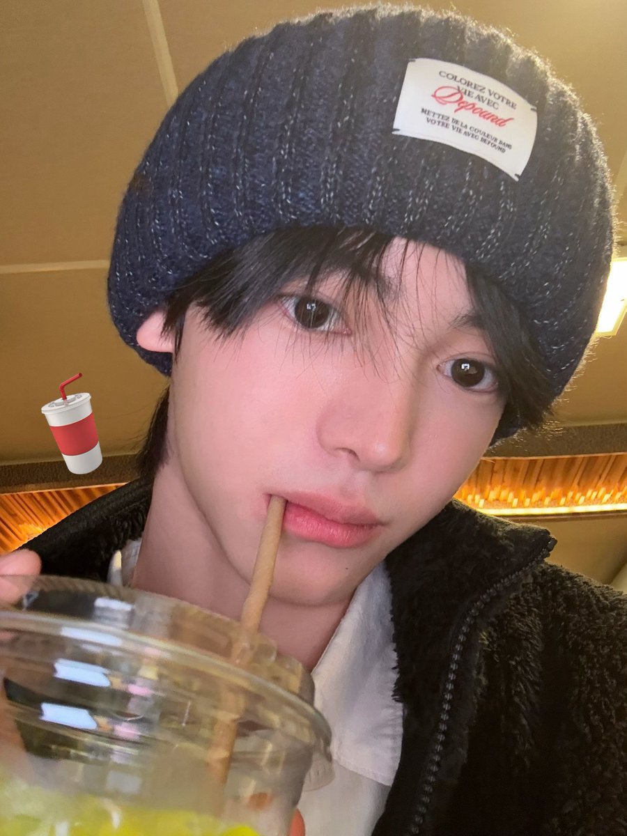 kzeeo0's tweet photo. 데뷔초 비니 쓴 한진이 너무 좋은데ㅠㅠㅠㅠ https://t.co/KgXlDQ04Wp