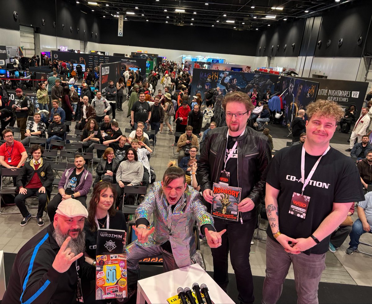 cdaction's tweet photo. My już po panelu dyskusyjnym na #WarsawGameDays. Dzięki, że wpadliście! 🫶

Od lewej: @PlushowyMisio, Bunia, @MateuszWitcza14, Jakub "rajmund" Gańko i @HubertzRadomia.

Zapraszamy na nasze stoisko zlokalizowane na Hali 4, tuż przy białym tunelu. Mamy najnowsze magazyny, wydania specjalne, książki i nie tylko! 📕