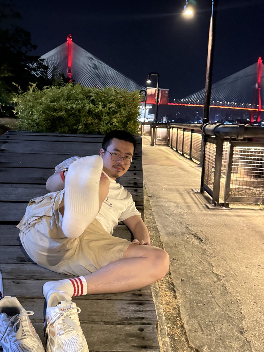 ISTCde's tweet photo. 走了一整天了，脚好酸，袜子都有点黄黄的了。 https://t.co/2jwzDKTilv