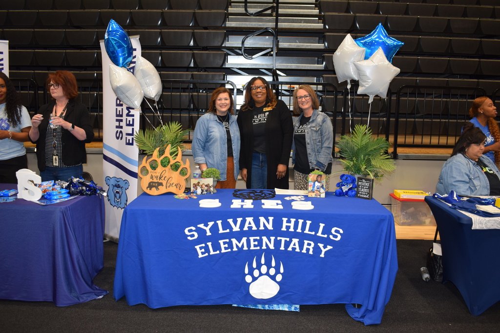 SylvanHillsHigh's tweet image. Come by and see us today at the PCSSSD Showcase &amp;amp; Career Expo! Until 12 p.m. this morning, we are inviting people to learn more about joining our team! #PCSSDproud #ServeAll