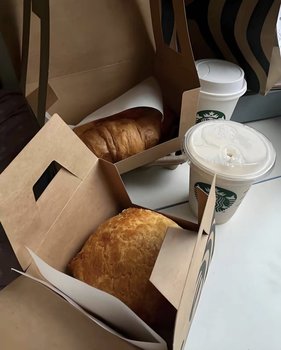 MsTifaniB's tweet image. Stuck at desk with coffee u0026 deadlines. Another late night, but team’s got my back. We grind together, shine later  #OvertimeVibes #TeamEffort