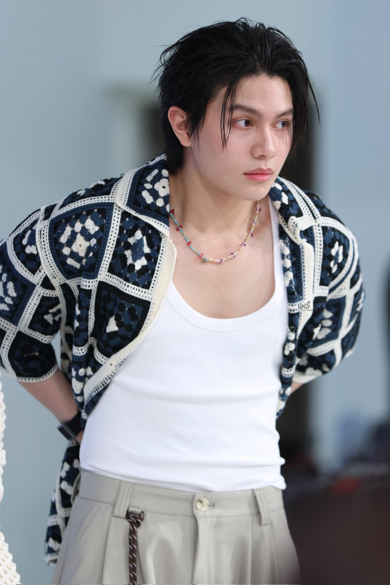 วิลเลี่ยม .....
หม่าม๊าว่า ..... หนูโตเกินไปแล้ววววว
.
.
วอน ทุกคน หยุดใส่ปุ๋ย ให้ วิลเลี่ยมที !!

Haier LYKN Splash Out

#HaierxLYKN
#williamjkp
