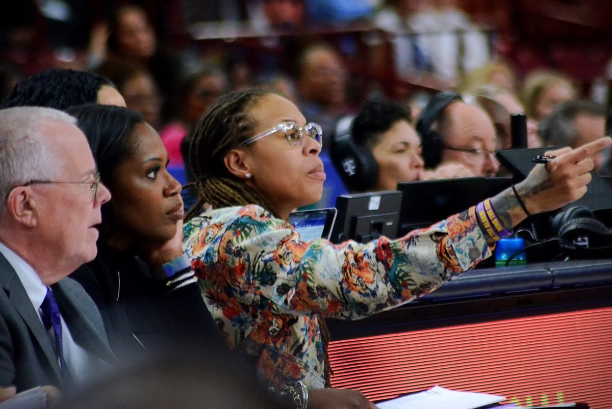 CJFWrites's tweet image. The 2026-2027 #LSU WBB Coaching Staff

* Head Coach: Kim Mulkey
* Associate HC: Bob Starkey
* Assistant Coach: Seimone Augustus
* Assistant Coach: Fitzroy Anthony
* Assistant Coach: Murriel Page 
* Assistant Coach: Joe Schwartz
* Assistant Coach/Director of Recruiting: Kaylin