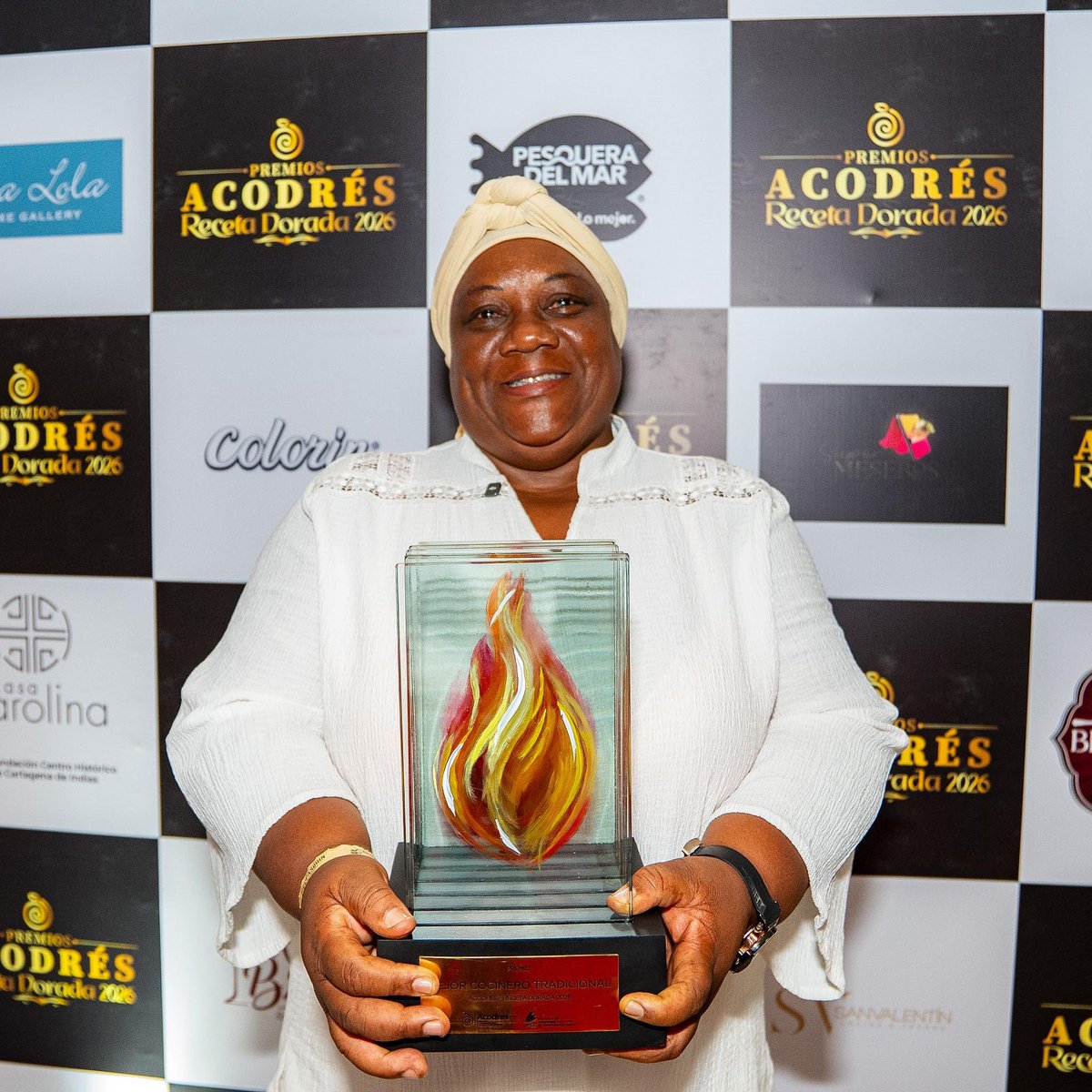 BolivarAcodres's tweet image. #TBT  que honró lo esencial 
Sonia Mena,Con ❤️Cartagenero,reconocida como;
Mejor Cocinera de Tradición en los Premios Acodrés Receta Dorada .

Más que cocinar,sostiene comunidad:más de 200 vidas alimentadas cada día.
 No es solo un premio, es dignidad, legado y transformación. 🔥