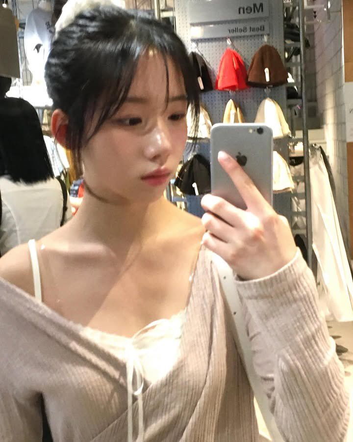 clikeyproject's tweet image. n년 전 오늘의클라씨
On This Day: #CLASSy ⏪

2025.04.27 xhyejoo instagram update