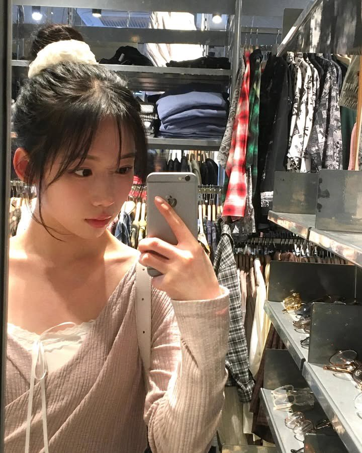 clikeyproject's tweet image. n년 전 오늘의클라씨
On This Day: #CLASSy ⏪

2025.04.27 xhyejoo instagram update