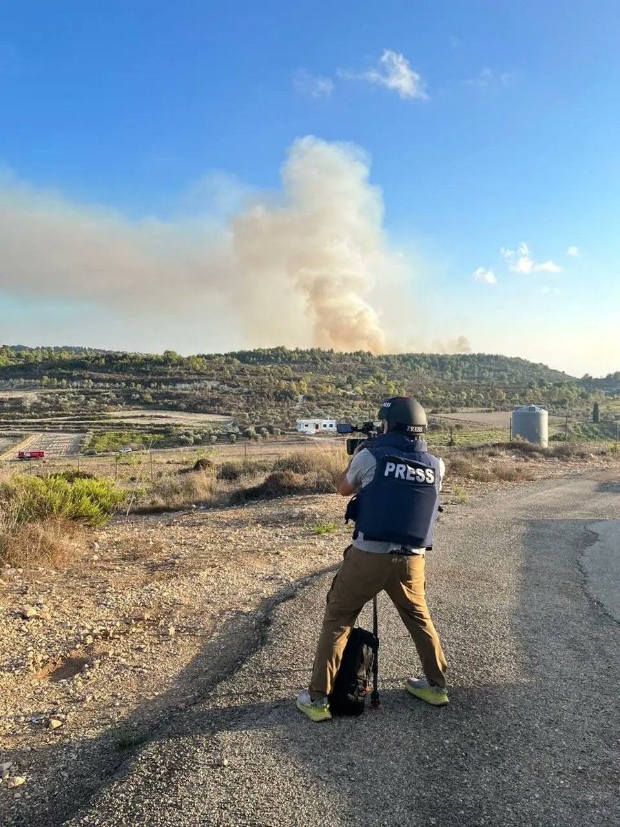 IHLCentre's tweet image. Reports of journalists being targeted and killed in #Lebanon raise grave concerns under #IHL. The @IHLCentre reminds all parties to armed conflict that journalists are protected under IHL and must not be targeted. Read more: diakonia.se/ihl/news/attac…