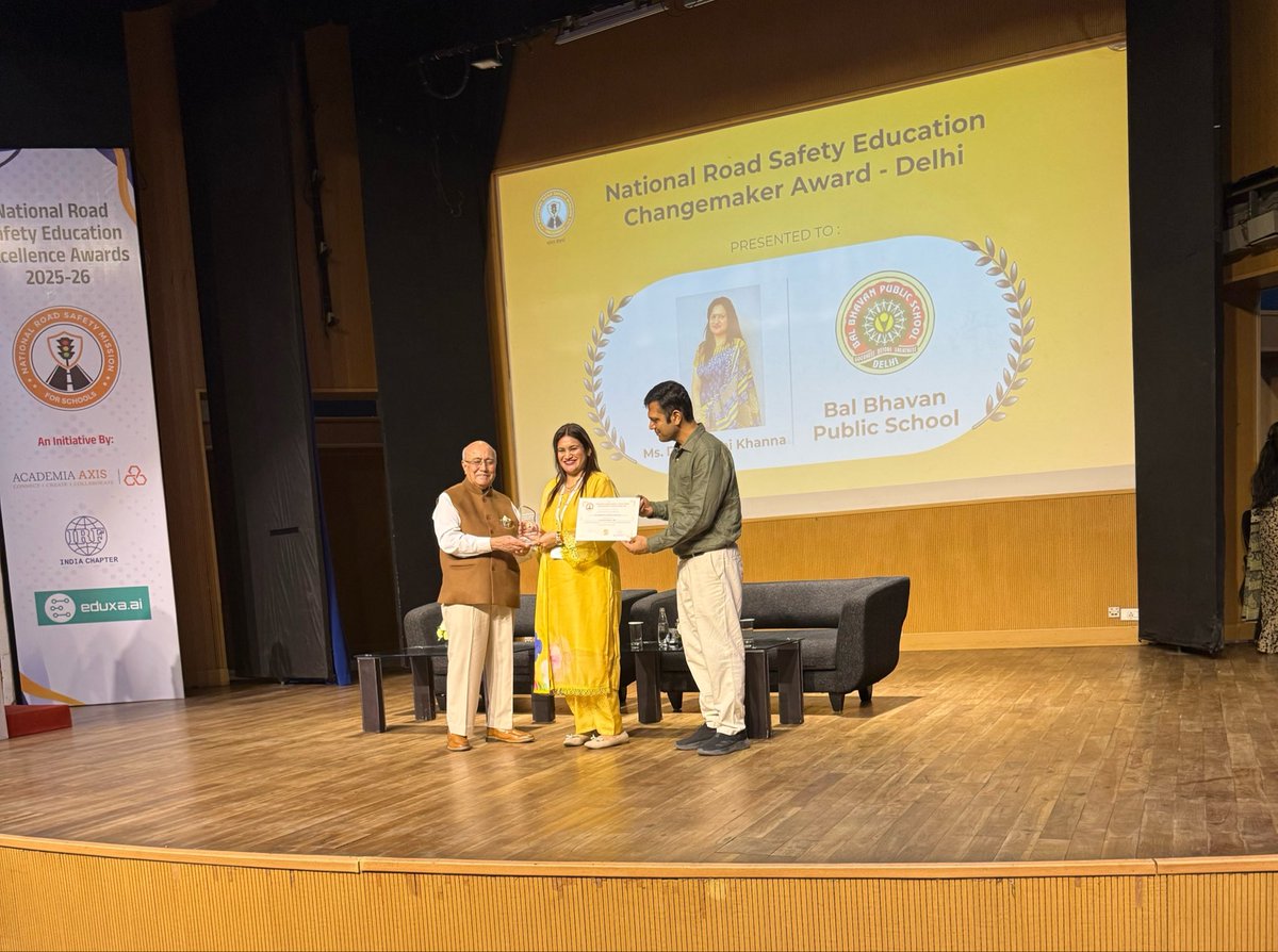DeepakshiKhanna's tweet image. Honoured to receive the National Road Safety @_nrsmky Changemaker Award.

Thank you, Principal Sir @vividh87, for your constant support and belief. @BBPSMV 
#RoadSafety