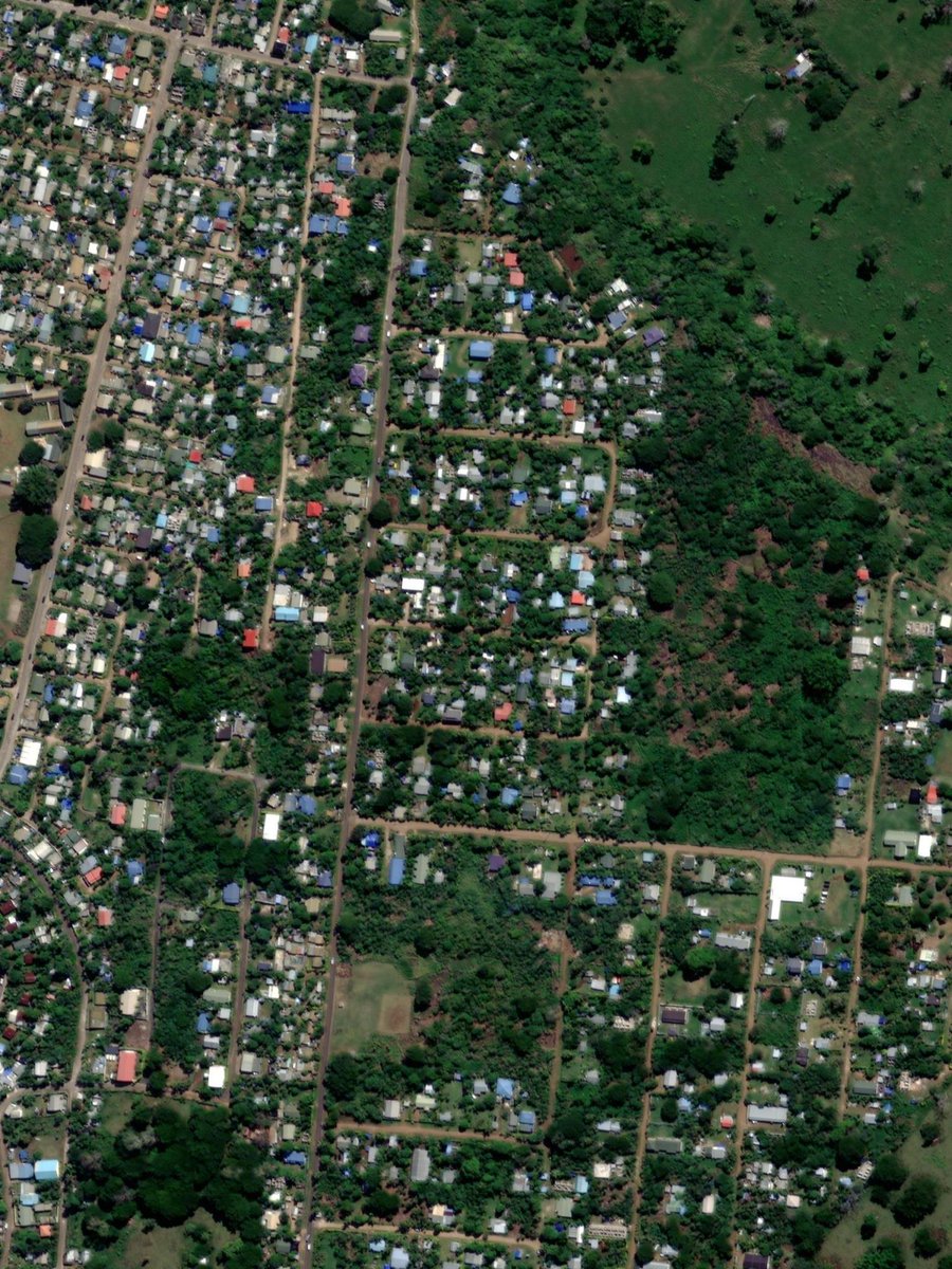 SatellitesGeo's tweet image. Lost in paradise! 🤩 This island gem boasts a tropical climate perfect for exploring volcanic landscapes. Know where? #Geography #SpaceView #TravelFromAbove