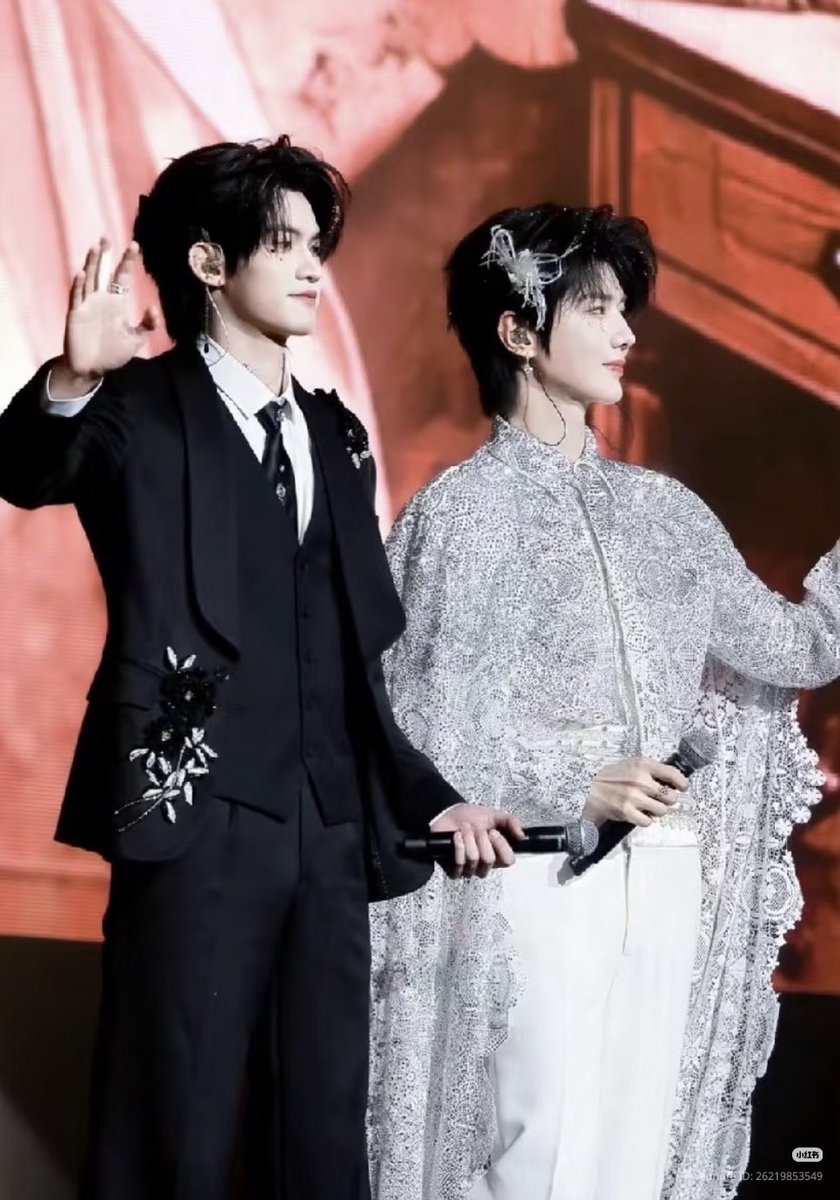 yunyixxh's tweet image. get married already. I would send my blessing

OurShoreWithYunyi
#TheOtherSideBKKD1 | #yunqi #haoyiran