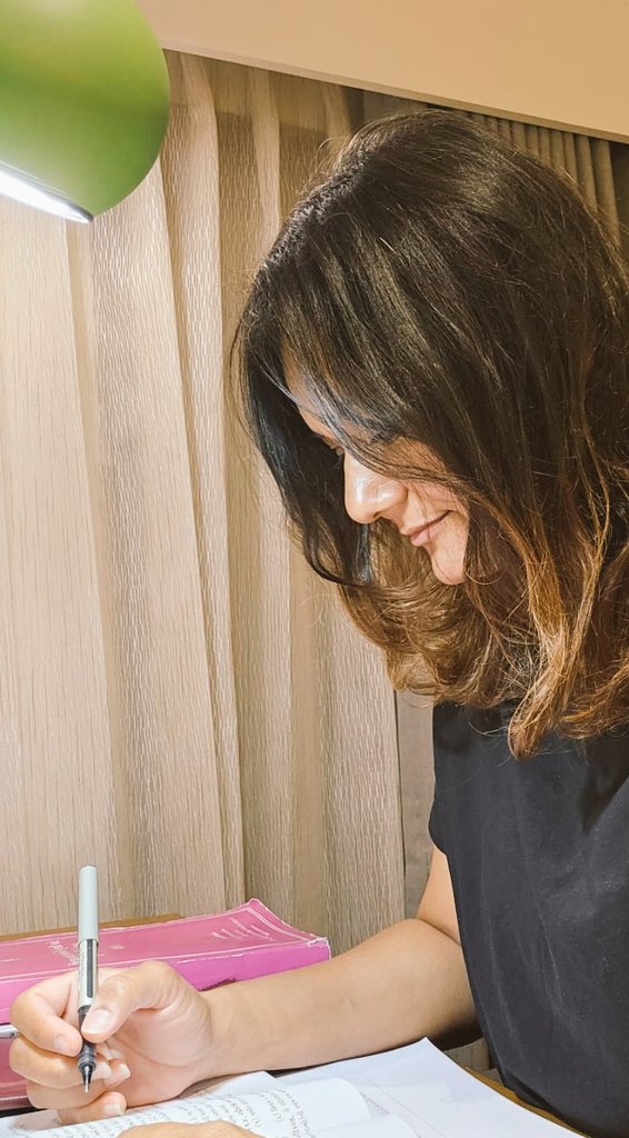 KajalAmbaliya's tweet image. न हि ज्ञानेन सदृशं पवित्रमिह विद्यते । 
(Bhagavad Gita, Chapter 4, Verse 38.) 
"In this world, there is nothing as purifying as knowledge." 📚
Knowledge is the only fire that lightens the path for others. 💫🙌

#PowerOfKnowledge #IntellectualStrength #PublicService #GitaWisdom