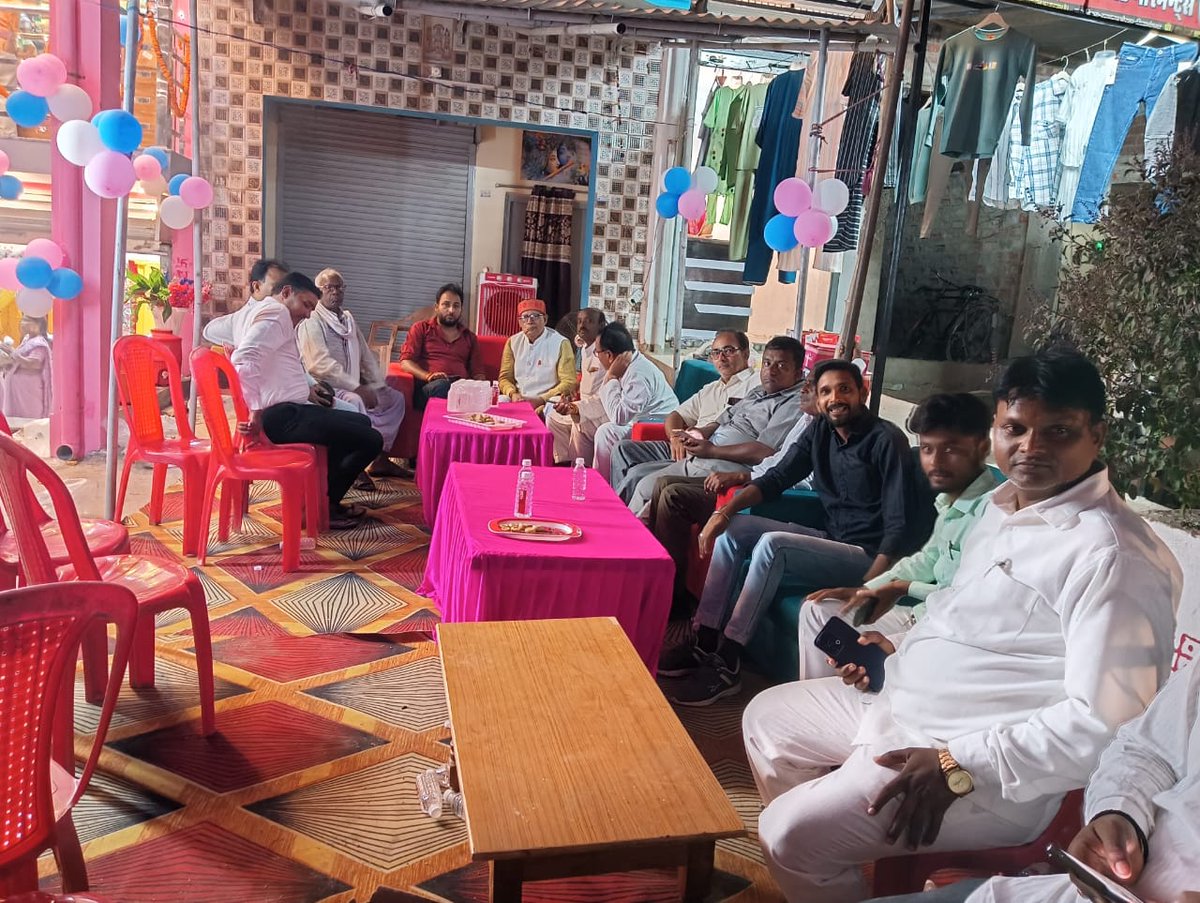 पूर्व ग्राम प्रधान असनहरी,एंव ऊं नारायण एचपी गैस के प्रोपराइटर बड़े भईया श्री Pankaj Singh जी आपको जन्मदिन की हार्दिक बधाई एंव शुभकामनाएं।
ईश्वर से कामना है कि आपको उत्तम स्वास्थ्य, दीर्घायु और निरंतर ऊर्जा प्राप्त हो, तथा आप सदैव इसी प्रकार जनसेवा के कार्यों में अग्रसर रहें।