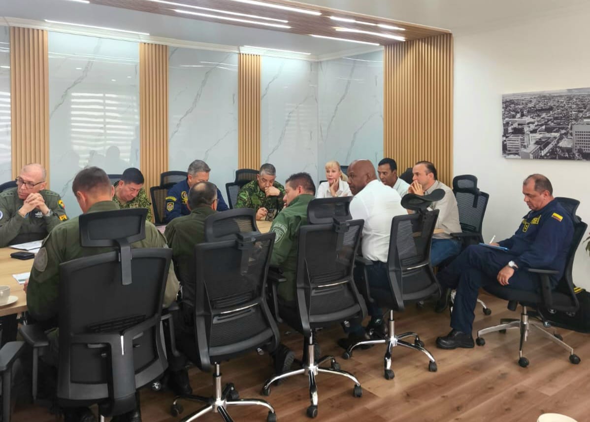 El Valle está siendo víctima de una escalada terrorista y estamos actuando para cuidar a los vallecaucanos: iniciamos el Consejo de Seguridad Extraordinario con el <a href="/mindefensa/">Mindefensa</a>, la <a href="/AlcaldiaDeCali/">Alcaldía de Cali</a> y la <a href="/AlcaldiaPalmira/">Alcaldía de Palmira</a>, tras los atentados terroristas que golpearon a Cali y