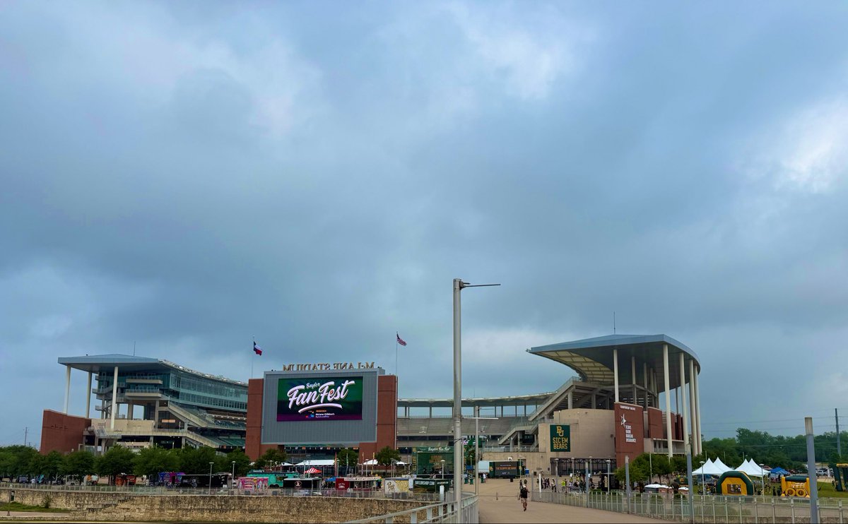 braxtonlwilks's tweet photo. Beginning to look like it will turn out to be a beautiful day in Waco, Texas to watch a @BUFootball spring practice
#SicEm | #SG https://t.co/d9hmUokghn